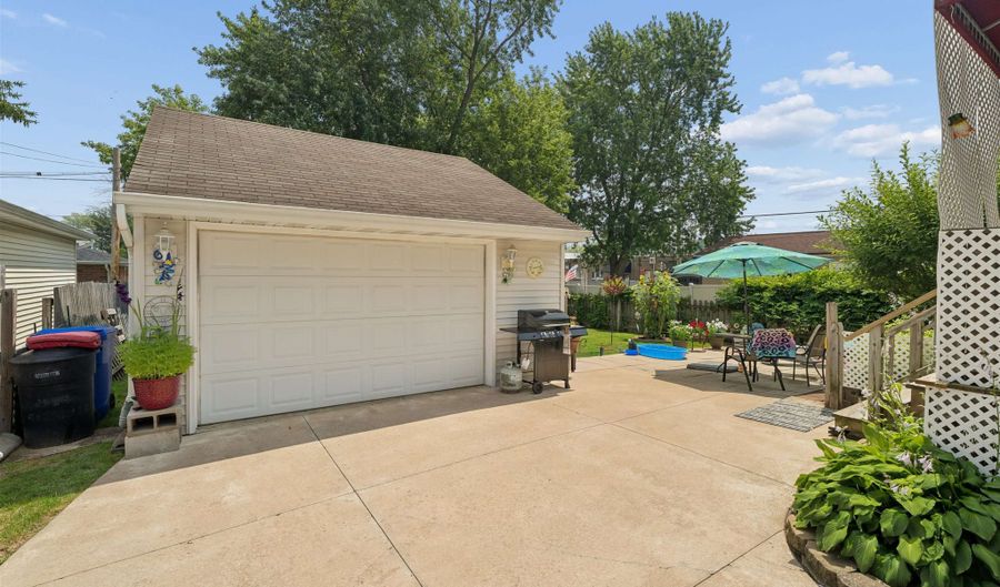 1320 N HARRIMAN St, Appleton, WI 54911 - 2 Beds, 1 Bath