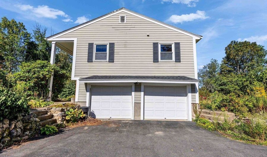 377 High St, Candia, NH 03034 - 3 Beds, 3 Bath