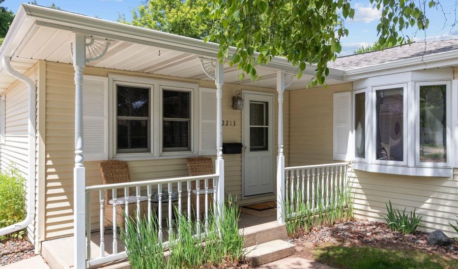 2213 N BENNETT St, Appleton, WI 54914 - 3 Beds, 1 Bath