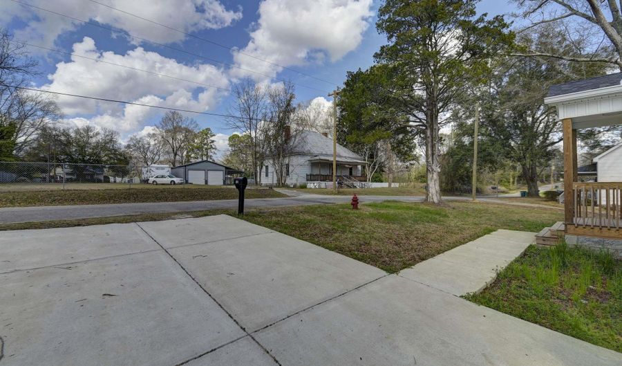362 Hill St, Batesburg, SC 29006 - 3 Beds, 2 Bath