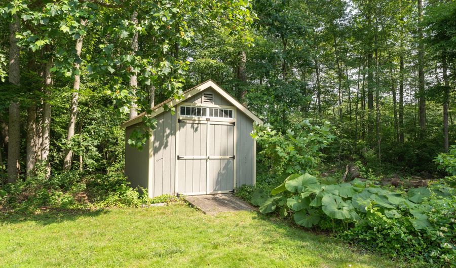 8 Sassafras Ln, Clinton, CT 06413 - 4 Beds, 4 Bath