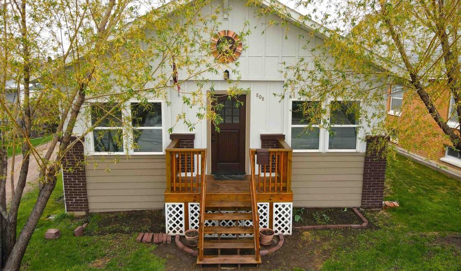 808 Harding St, Belle Fourche, SD 57717 - 4 Beds, 2 Bath