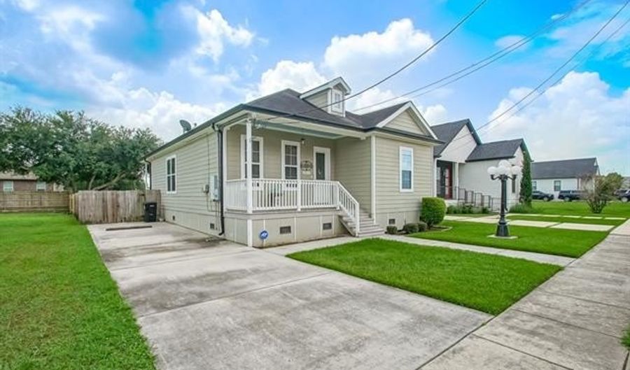 2217 ANGELA Ave, Arabi, LA 70032 - 3 Beds, 2 Bath