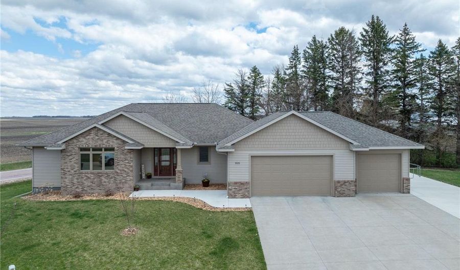 825 Wels Ct, Nicollet, MN 56074 - 5 Beds, 3 Bath