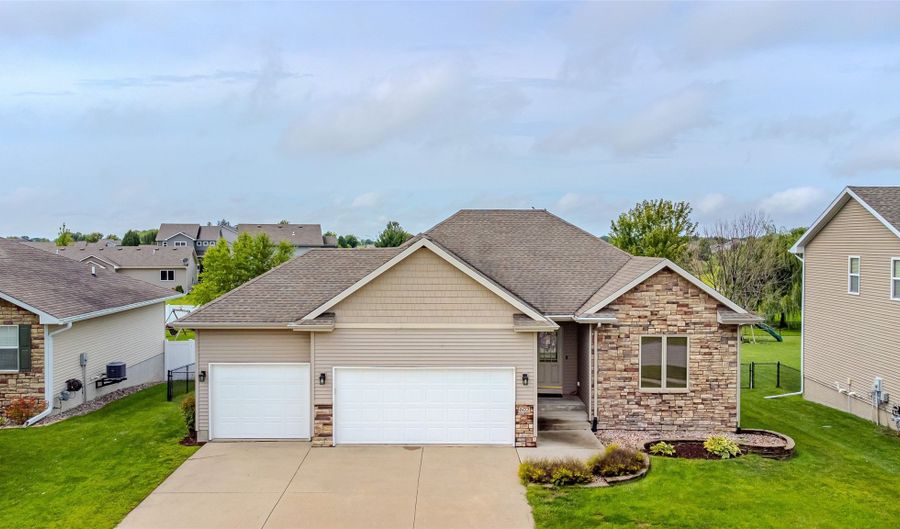 602 NW Abbie Dr, Ankeny, IA 50023 - 3 Beds, 3 Bath