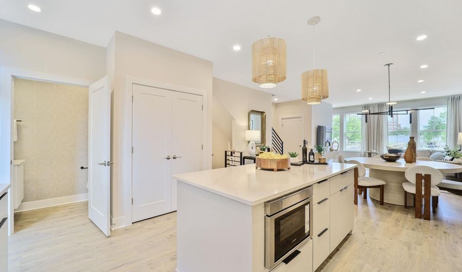 1211 NORTHSIDE PARK Blvd 39 CAMBRIDGE, Potomac, MD 20854 - 4 Beds, 5 Bath