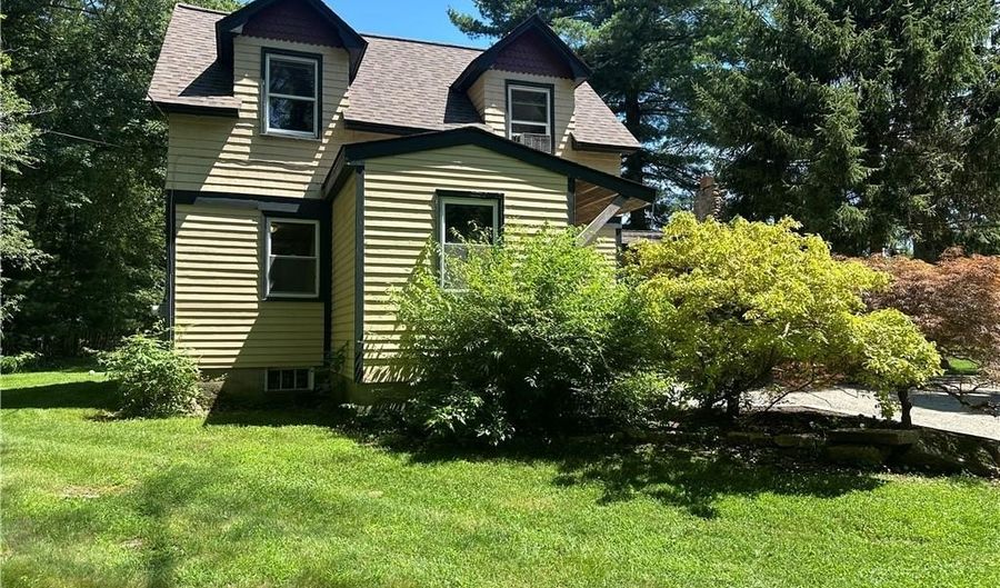4 Boswell Trl, Foster, RI 02825 - 3 Beds, 2 Bath