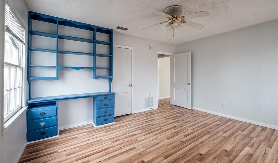 1726 GREEN St, Abilene, TX 79603 - 3 Beds, 2 Bath