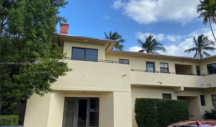 32 Camden Dr 2, Bal Harbour, FL 33154 - 1 Beds, 1 Bath