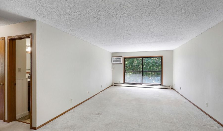 4 Pine Tree Dr 320, Arden Hills, MN 55112 - 2 Beds, 2 Bath