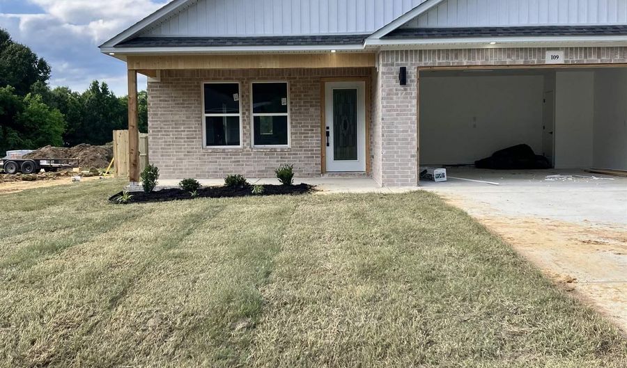 109 E Florida St, Beebe, AR 72012 - 3 Beds, 4 Bath