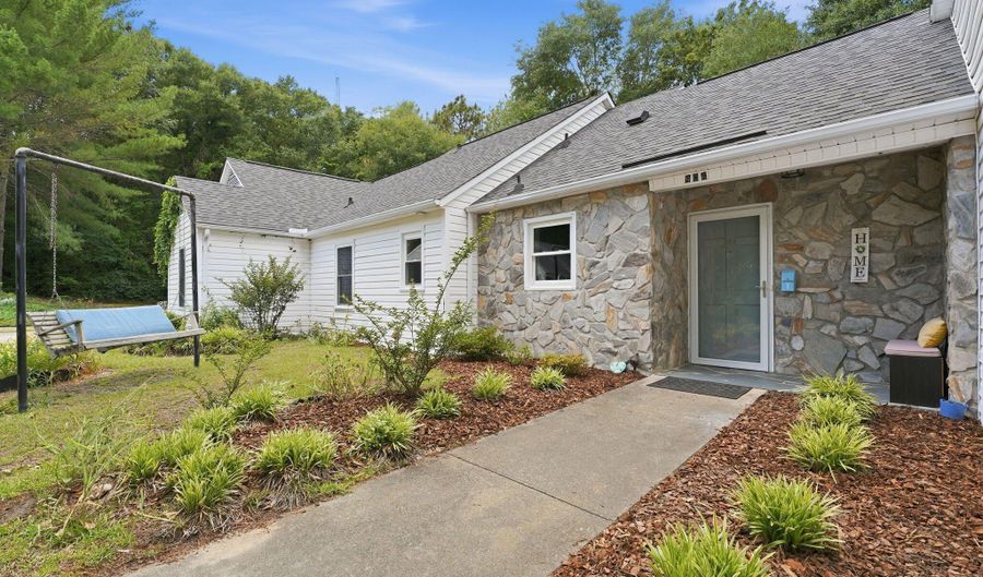 906 Cedar Ct, Aberdeen, NC 28315 - 2 Beds, 2 Bath