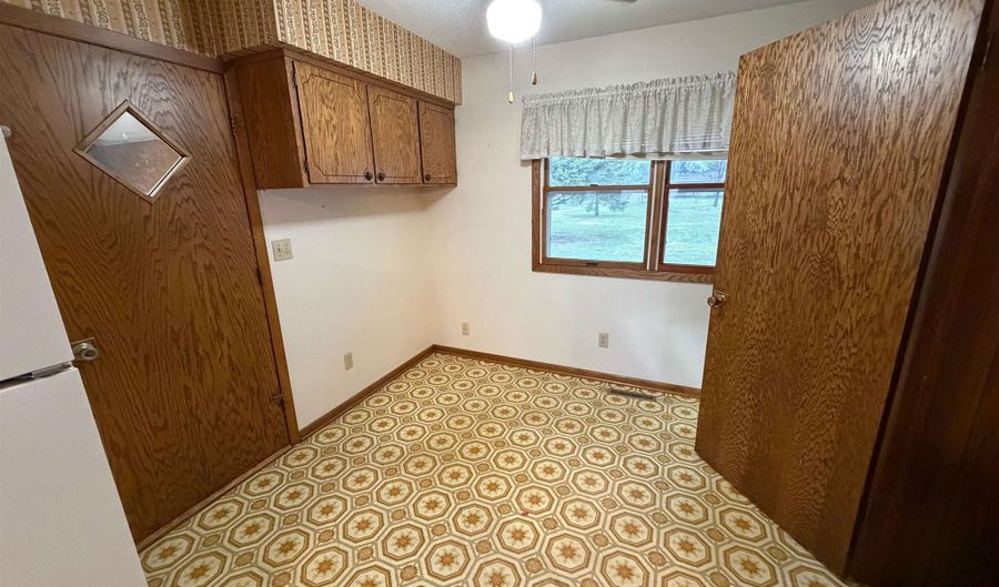 230 E 2nd St, Ashton, IA 51232 - 3 Beds, 3 Bath