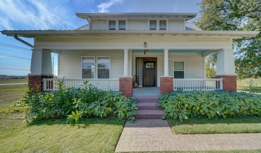 805 N Indiana Ave, Auburn, IN 46706 - 3 Beds, 2 Bath