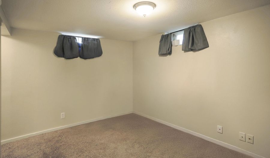 211 N Lincoln St, Aberdeen, SD 57401 - 0 Beds, 0 Bath