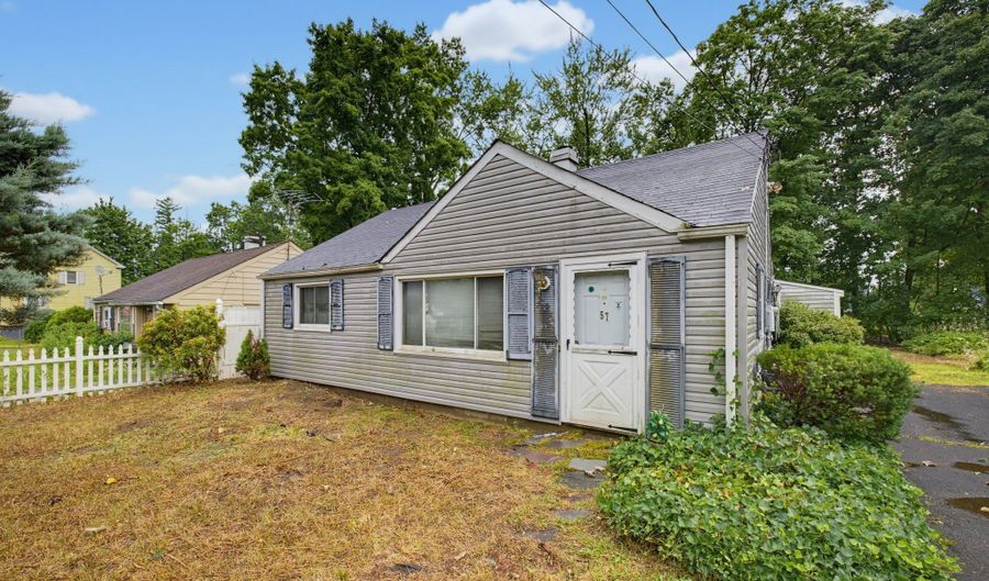 57 Marguerite Ave, Bloomfield, CT 06002 - 2 Beds, 1 Bath