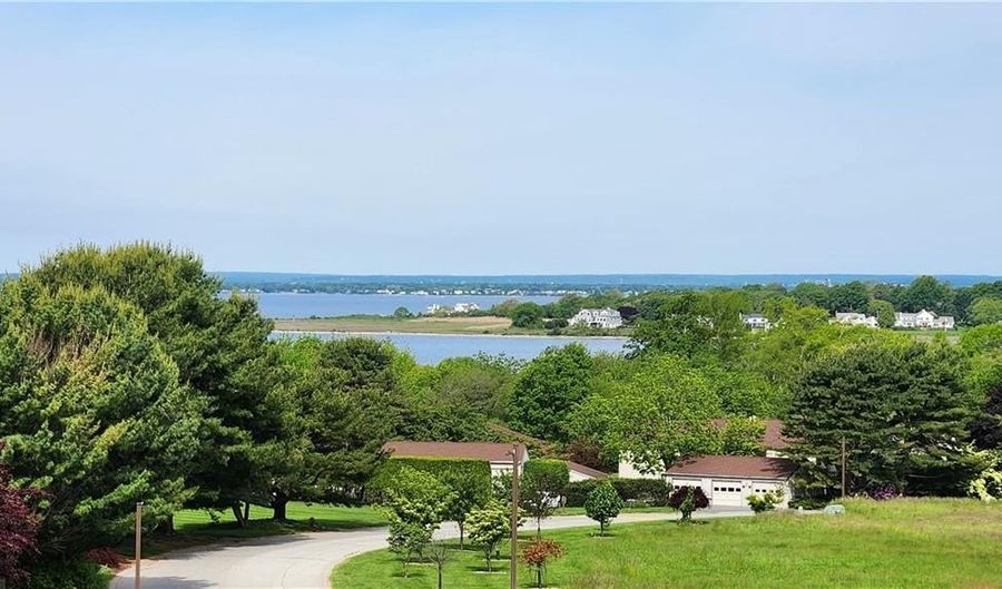 272 N Farm Dr, Bristol, RI 02809 - 2 Beds, 2 Bath