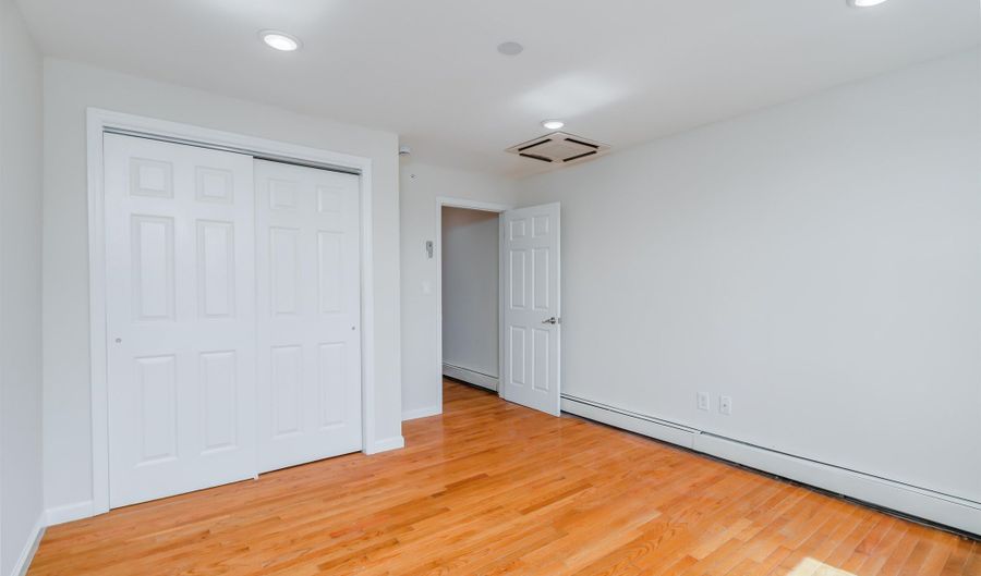 419 BROADWAY 3, Bayonne, NJ 07002 - 1 Beds, 1 Bath