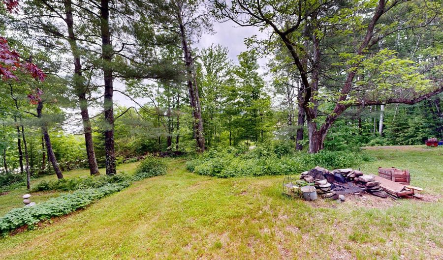 10 Picnic Hill Rd, Albany Twp., ME 04217 - 4 Beds, 1 Bath