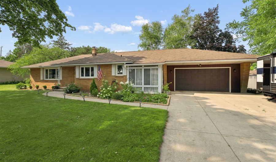 620 W SUNSET Ave, Appleton, WI 54911 - 3 Beds, 1 Bath