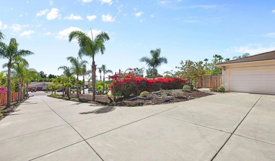 824 Hillcrest Ter, Fallbrook, CA 92028 - 4 Beds, 4 Bath