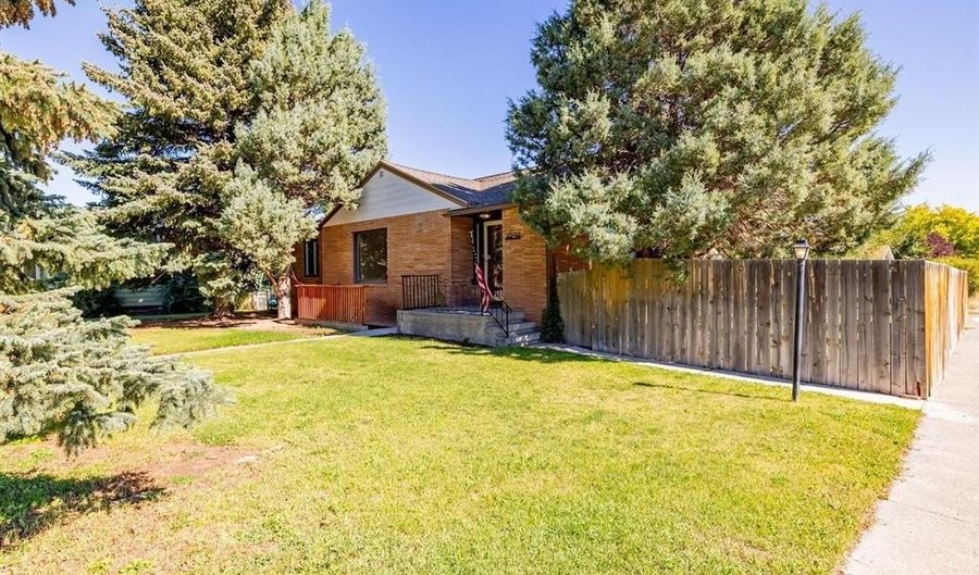 1632 20th St, Cody, WY 82414 - 4 Beds, 2 Bath