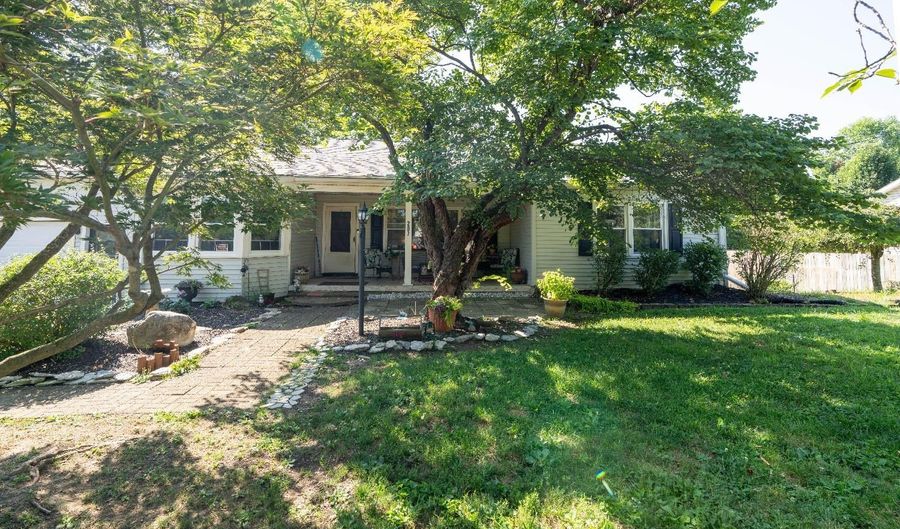 207 Donna Dr, Aurora, IN 47001 - 2 Beds, 2 Bath