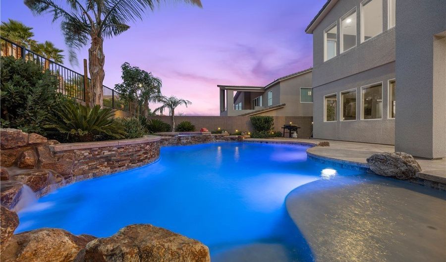 28 Vista Outlook St, Henderson, NV 89011 - 4 Beds, 5 Bath