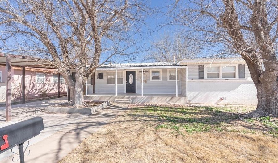 309 SW 10th St, Andrews, TX 79714 - 2 Beds, 2 Bath