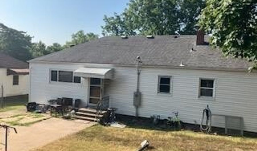 504 E 17th St, Baxter Springs, KS 66713 - 2 Beds, 1 Bath