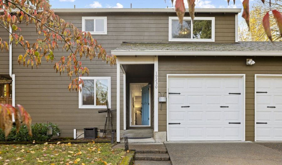 19230 SW PROSPECT Pl, Beaverton, OR 97078 - 3 Beds, 2 Bath