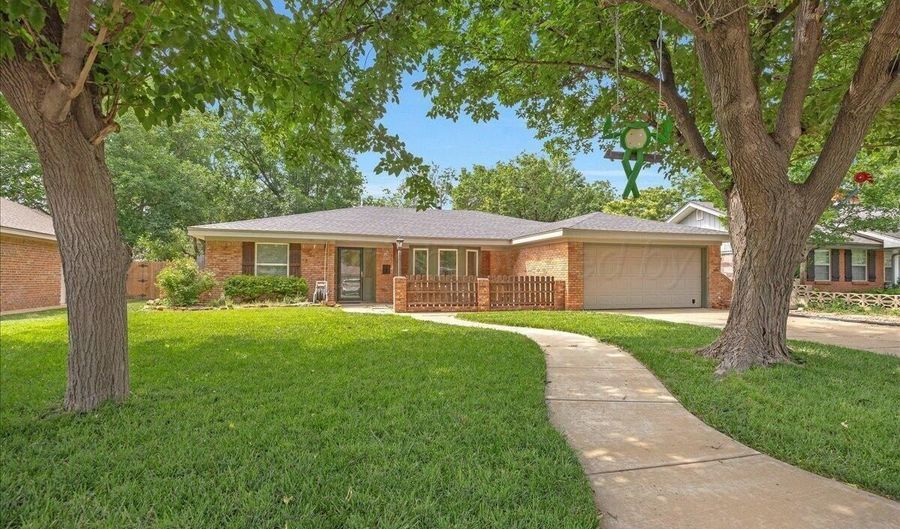 6215 ELMHURST Rd, Amarillo, TX 79106 - 3 Beds, 2 Bath