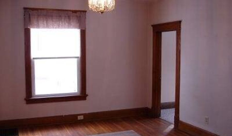 170 W Columbia St, Alliance, OH 44601 - 2 Beds, 1 Bath
