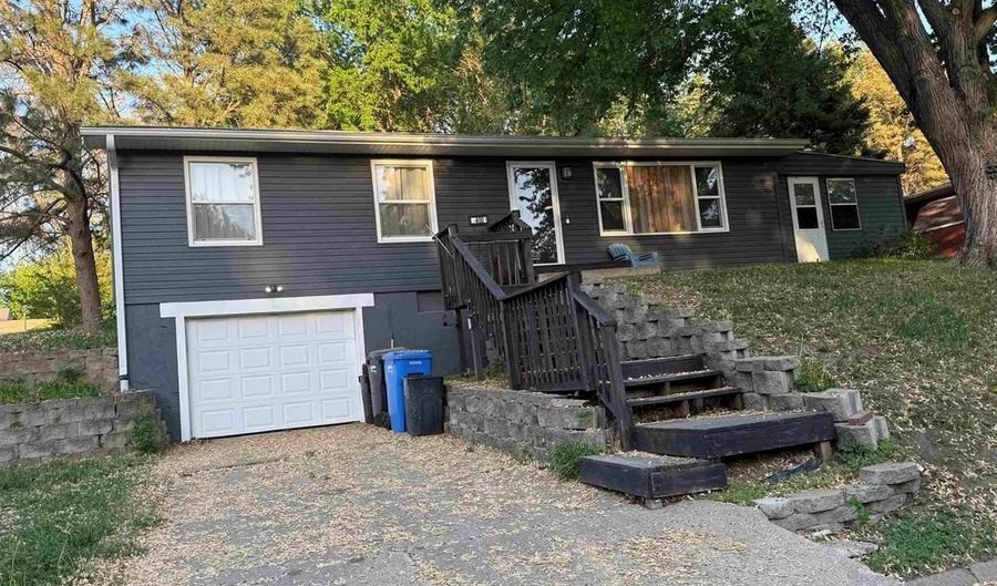 400 S 7th St, Akron, IA 51001 - 3 Beds, 2 Bath