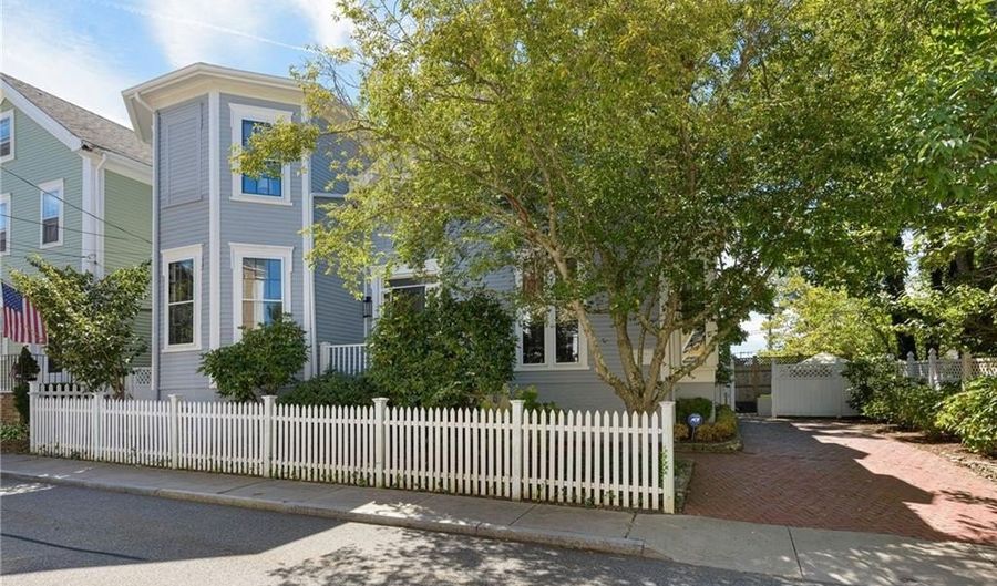 83 John St, Newport, RI 02840 - 4 Beds, 4 Bath