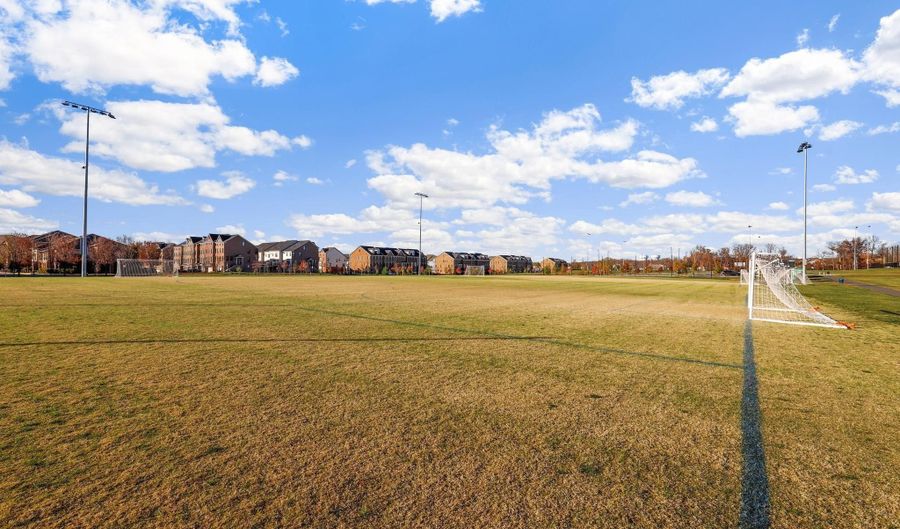 22565 WINDSOR LOCKS Sq, Ashburn, VA 20148 - 4 Beds, 5 Bath
