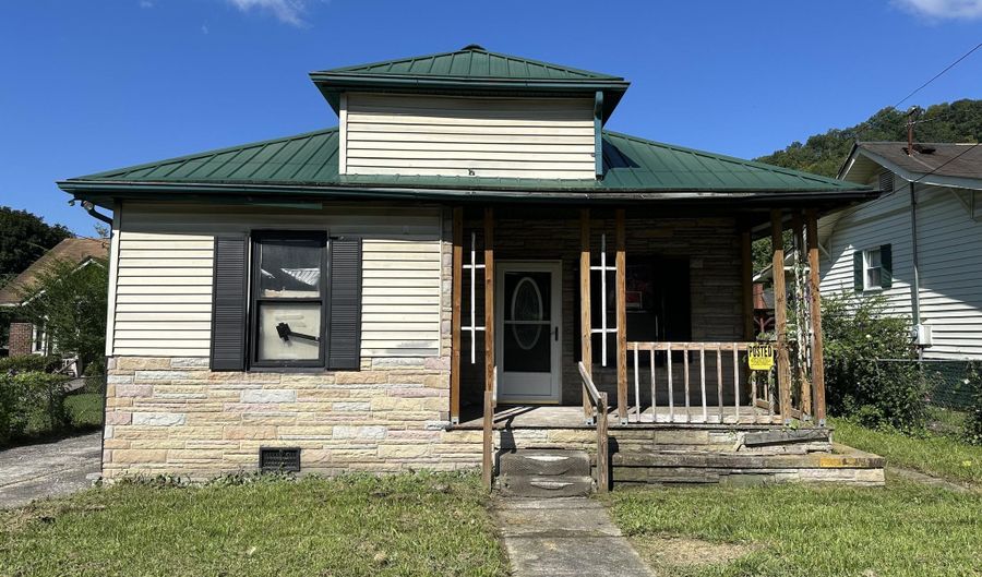 308 Spruce St, Appalachia, VA 24216 - 3 Beds, 1 Bath