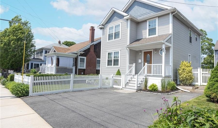 52 Bedlow Ave, Newport, RI 02840 - 3 Beds, 3 Bath