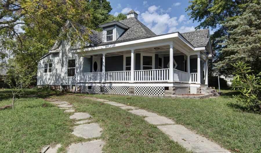 503 Mcnatt Ave, Aurora, MO 65605 - 4 Beds, 2 Bath