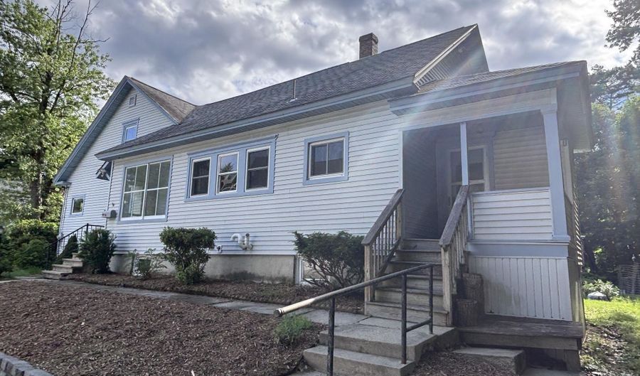 47 Field Ave, Auburn, ME 04210 - 4 Beds, 2 Bath