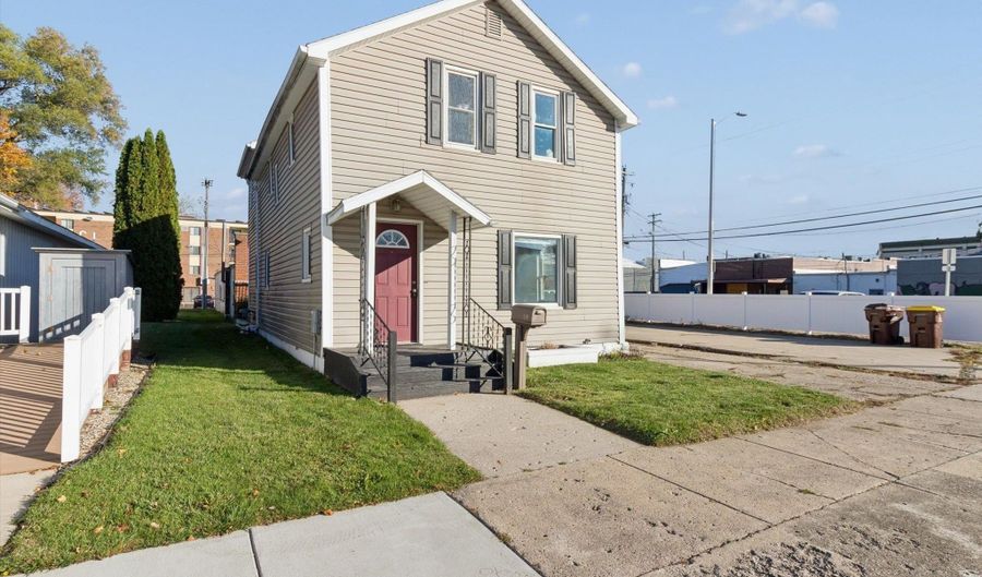 418 Woodworth Ave, Alma, MI 48801 - 3 Beds, 2 Bath