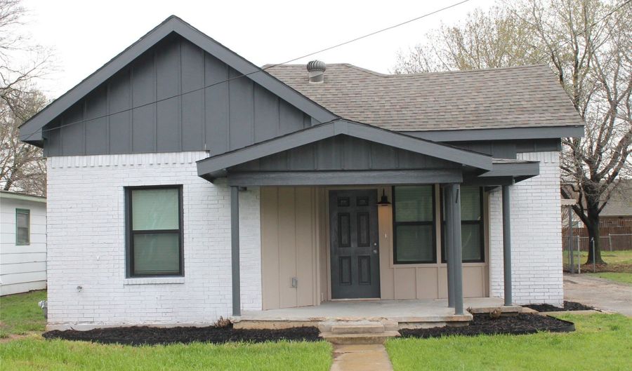 104 S Hubbard St, Alvord, TX 76225 - 3 Beds, 2 Bath
