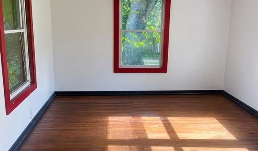 413 Reis Rd, Ballwin, MO 63021 - 3 Beds, 1 Bath