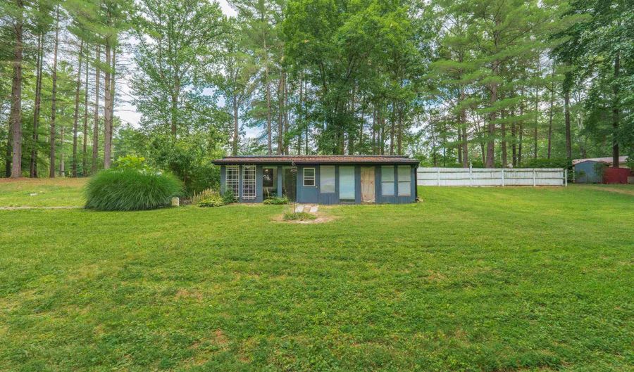 1260 N Lawrence Hollow Dr, Bloomfield, IN 47424 - 2 Beds, 1 Bath