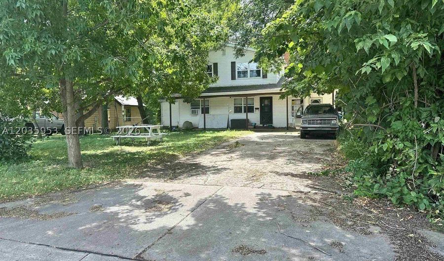 35 Hinshaw St, Arnolds Park, IA 51331 - 4 Beds, 3 Bath