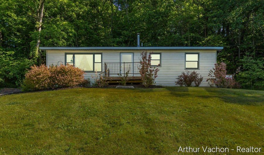 9089 Fulton St SE, Ada, MI 49301 - 3 Beds, 2 Bath
