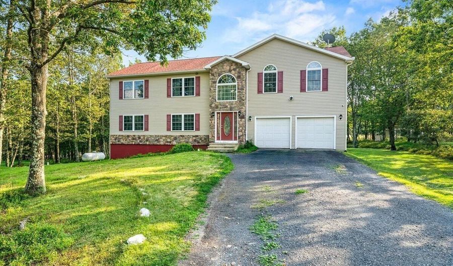 2551 Tacoma Dr 159 Dr, Blakeslee, PA 18610 - 4 Beds, 3 Bath