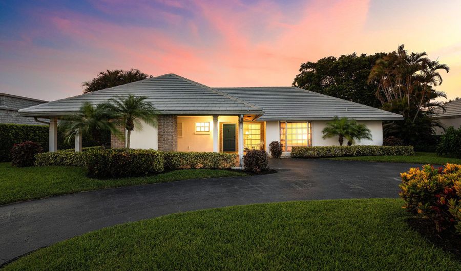 367 Villa Dr S, Atlantis, FL 33462 - 4 Beds, 2 Bath