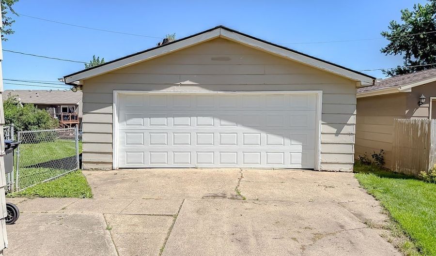 518 NE 3rd St, Ankeny, IA 50021 - 4 Beds, 2 Bath