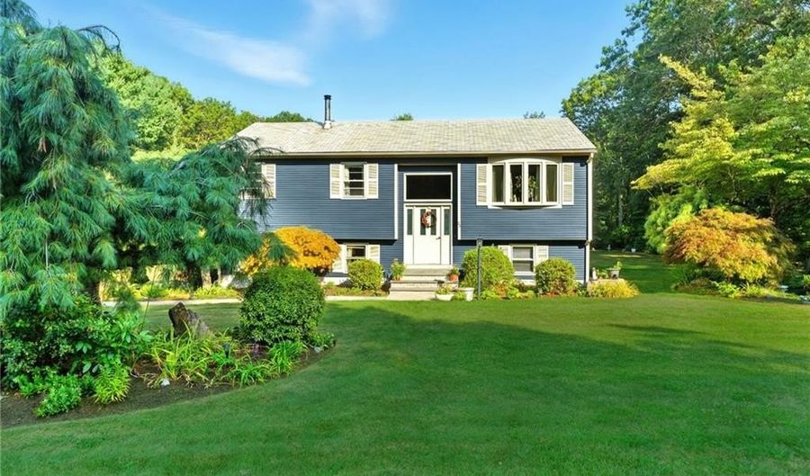 22 Camelot Cir, Johnston, RI 02919 - 3 Beds, 2 Bath